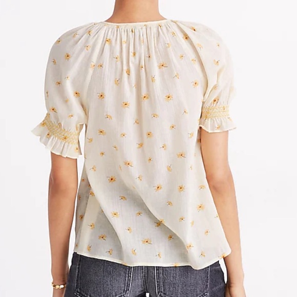 Madewell Smocked button-up top in French daisies - Picture 2 of 6
